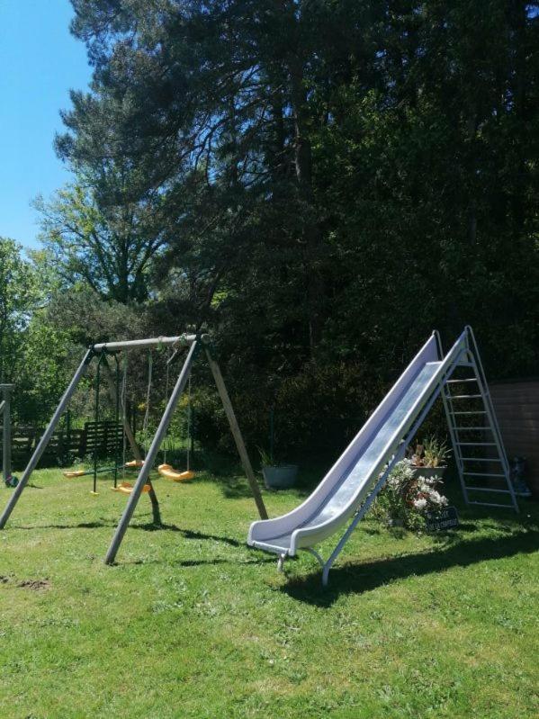 La Roulotte Des Trois Arbres Bed & Breakfast Oradour-sur-Glane Bagian luar foto