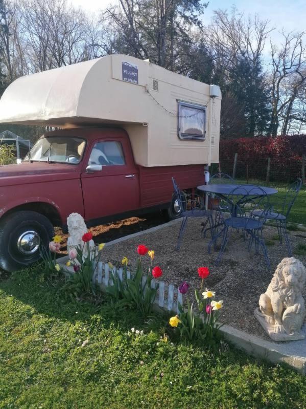 La Roulotte Des Trois Arbres Bed & Breakfast Oradour-sur-Glane Bagian luar foto