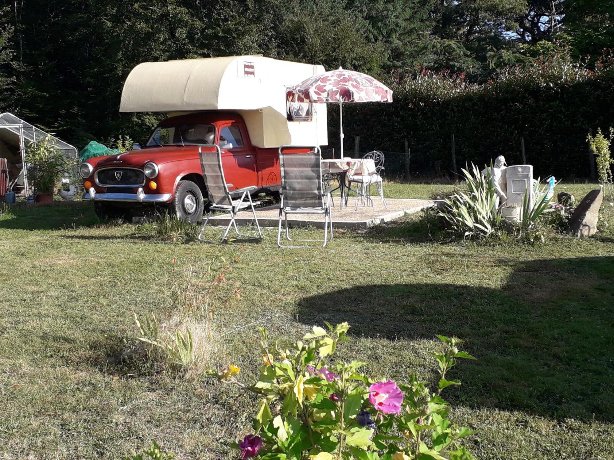 La Roulotte Des Trois Arbres Bed & Breakfast Oradour-sur-Glane Bagian luar foto